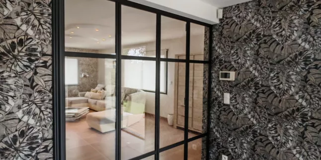 Porte verrière en acier Laquage ral 9005 FT 53950 LOUVERNE