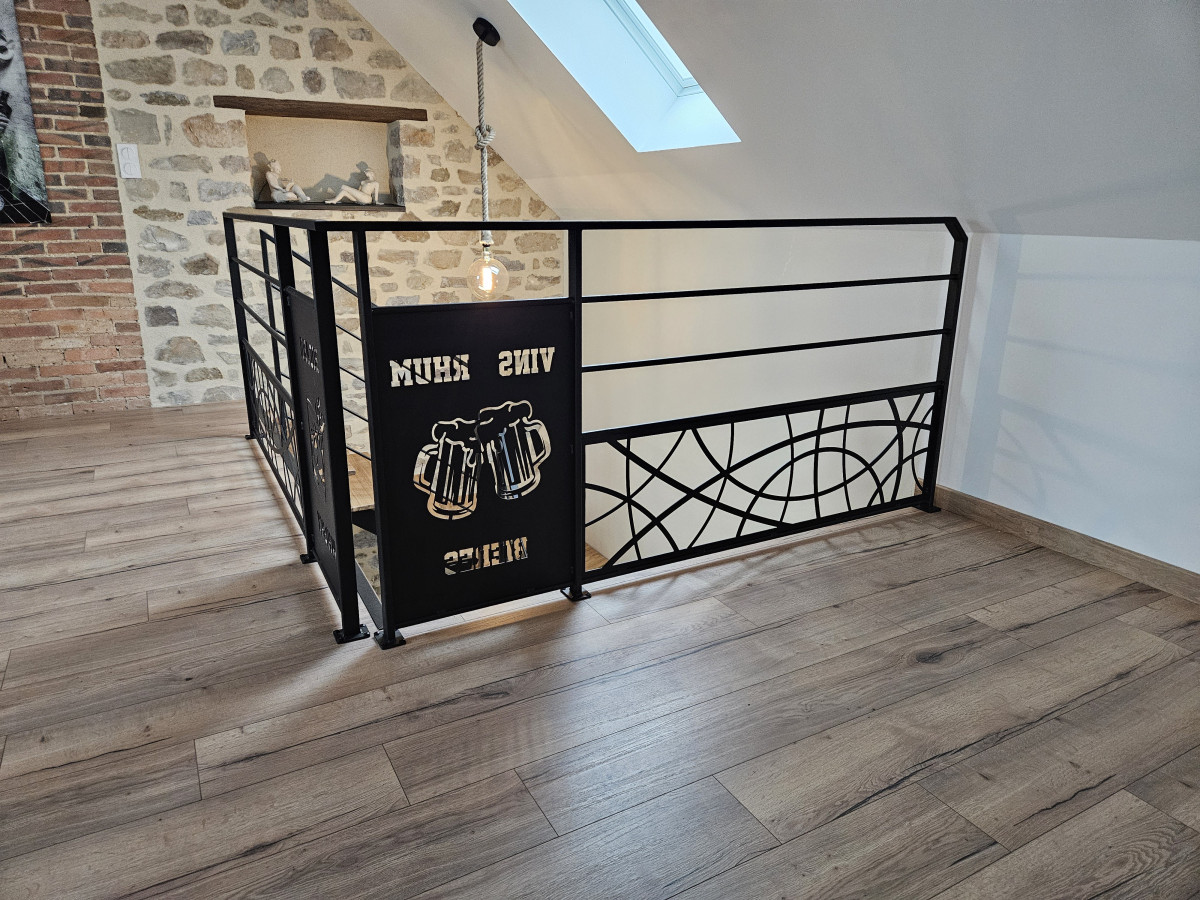 Escalier limon central, 1/4 tournant, laquage ral 2100 sablé