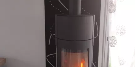 Tôle en acier avec un habillage décoratif, laquage ral 9005 haute température.