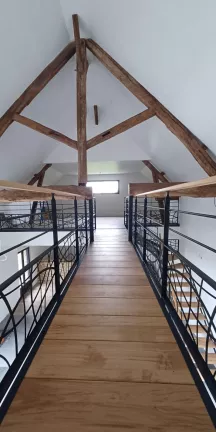 Passerelle en upn, remplissage en lames de chêne vitrifiées style parquet